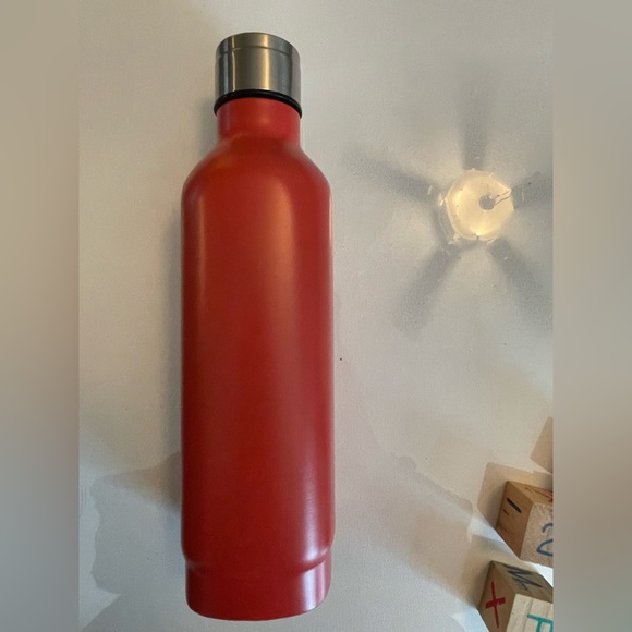 Stainless Steel Red Water Bottle New - Picture 1 of 1